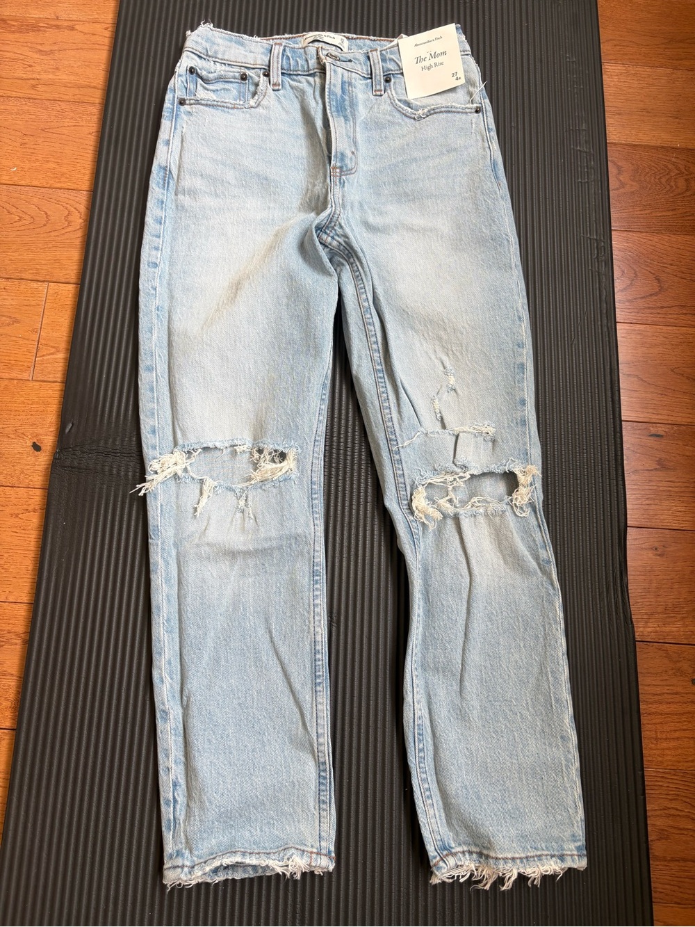 NWT Abercrombie & Fitch The Mom High-Rise Jeans - Light Blue Distressed - Picture 2 of 3